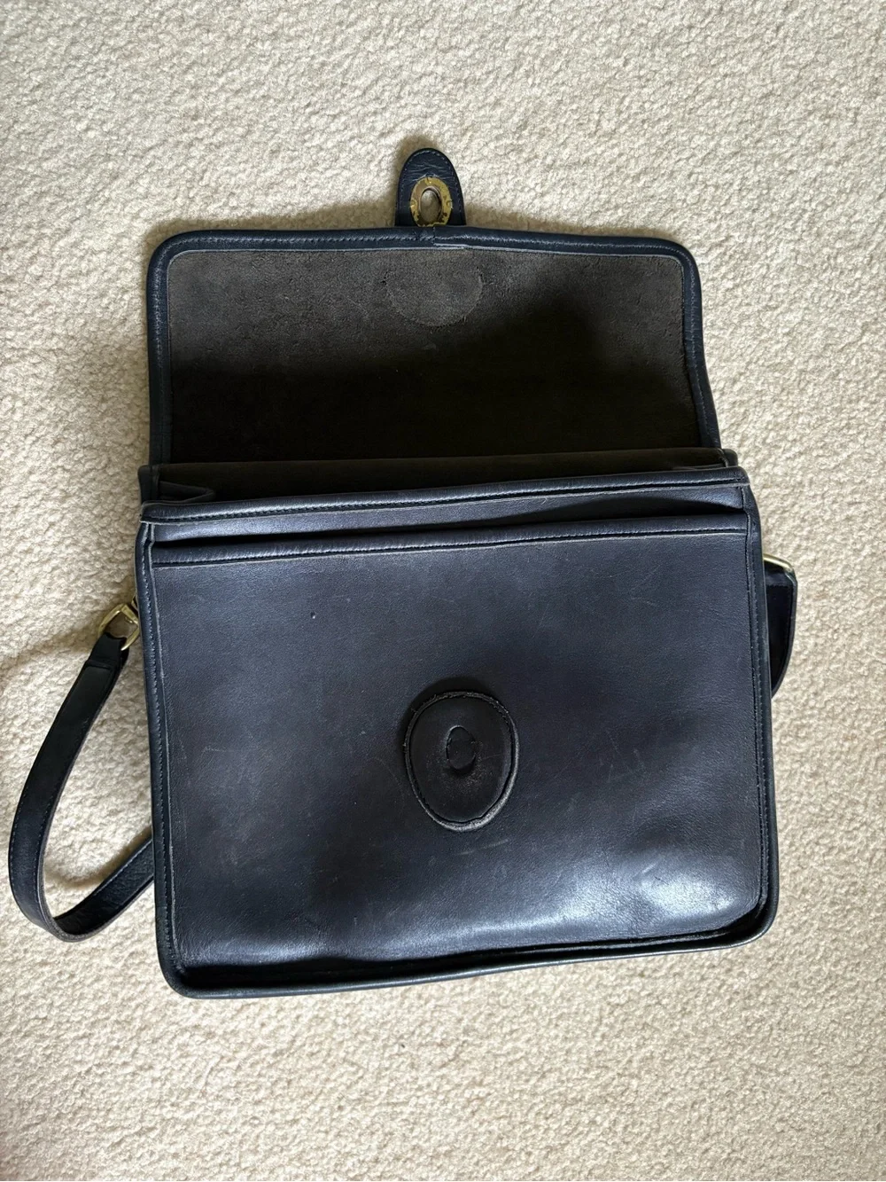 Vintage Coach Willis Bag - Black Leather Crossbody Satchel with Gold Hardware - Picture 4 of 7